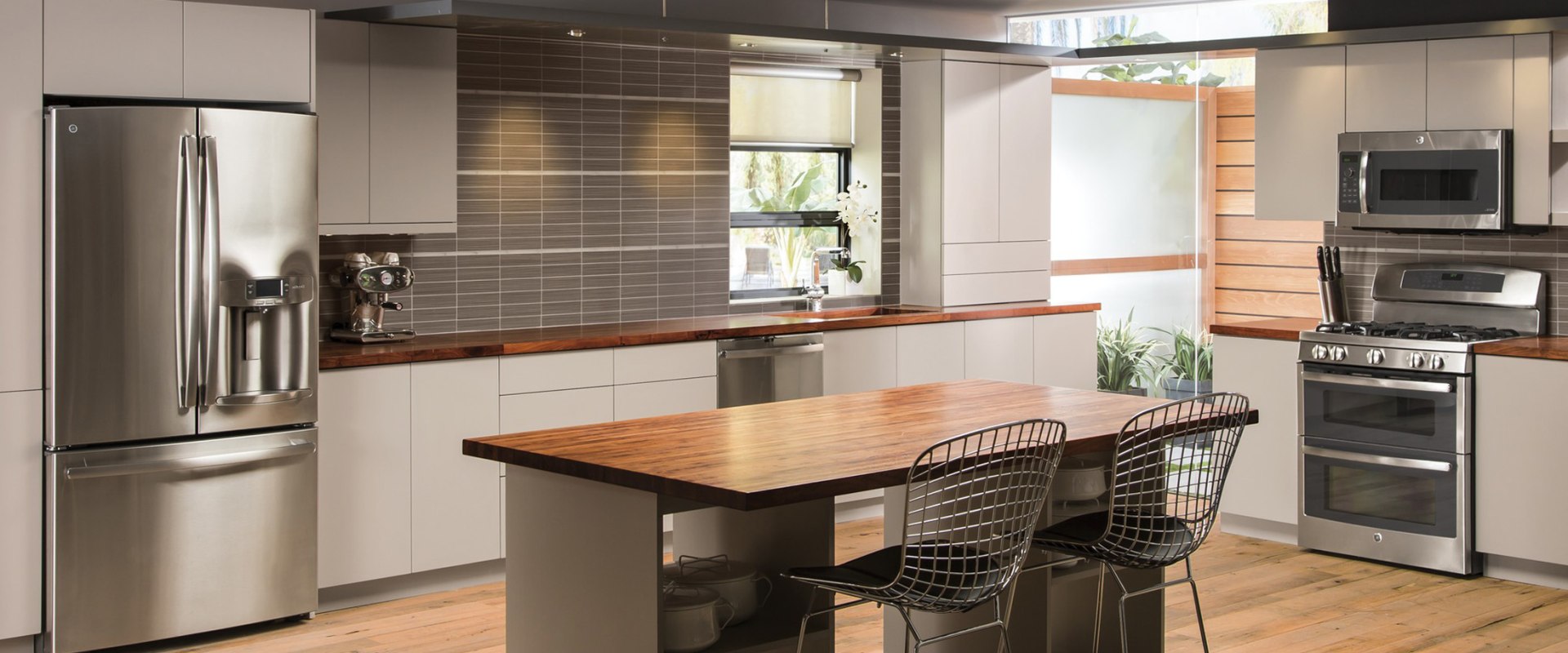 Are examples of small appliances in most kitchens?